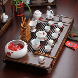 養(yǎng)生逸品 瓷質(zhì)功夫茶具與紅木茶盤的完美融合